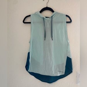 Under Armor hooded muscle workout tank size M